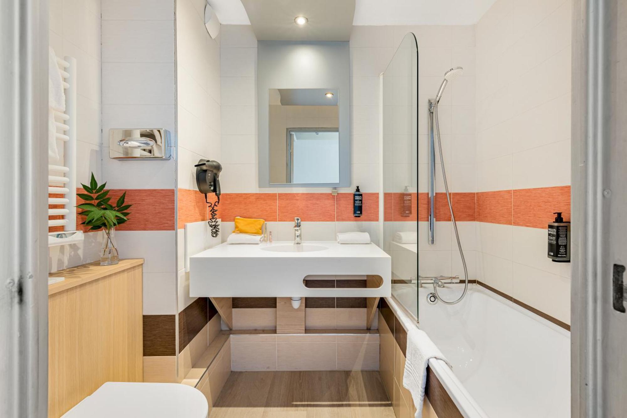 Hotel Ibis Styles Annecy Centre Gare Exterior foto