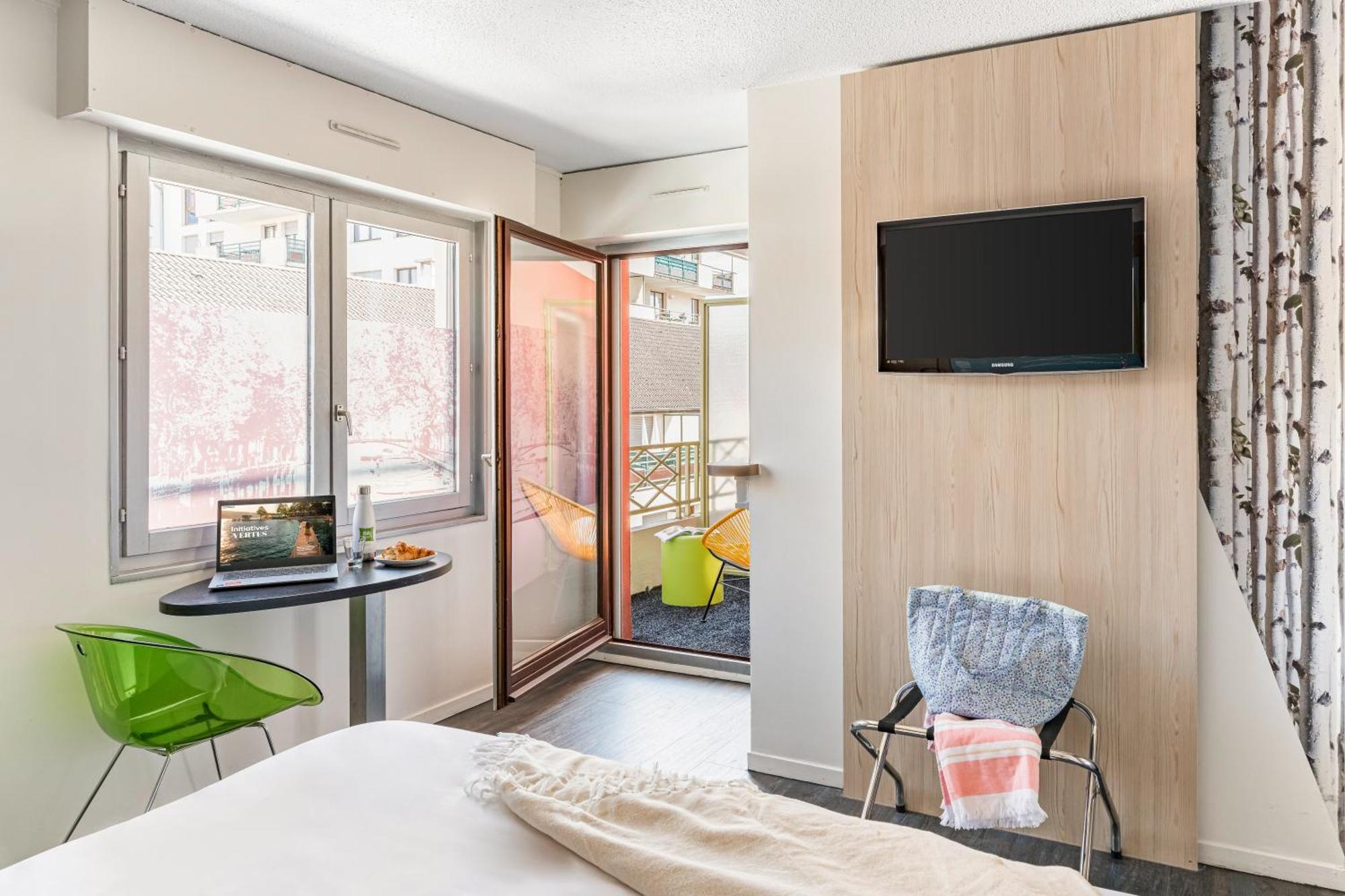 Hotel Ibis Styles Annecy Centre Gare Exterior foto