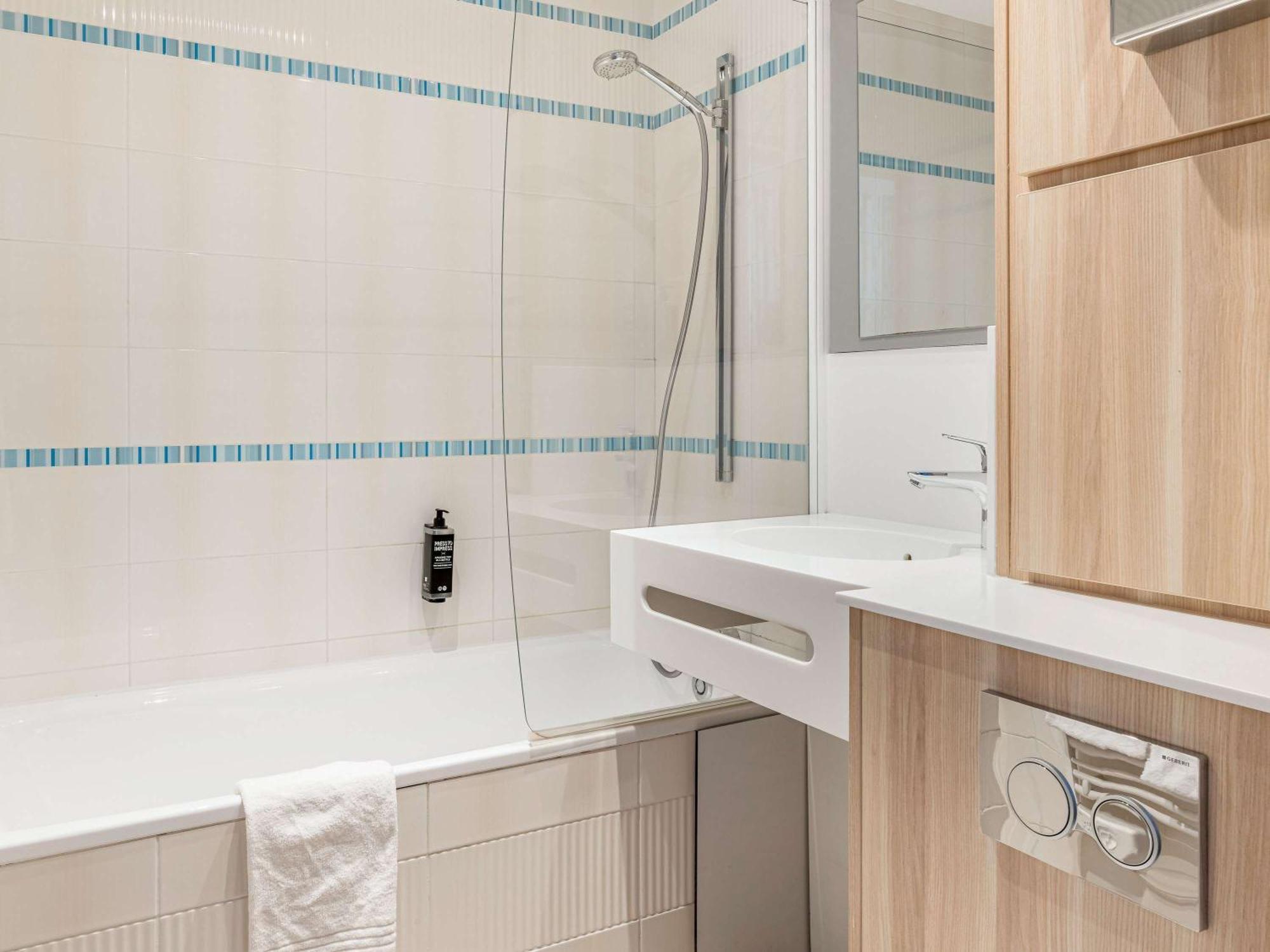 Hotel Ibis Styles Annecy Centre Gare Exterior foto