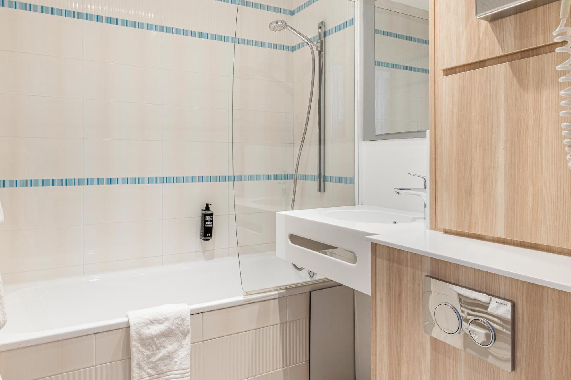 Hotel Ibis Styles Annecy Centre Gare Exterior foto