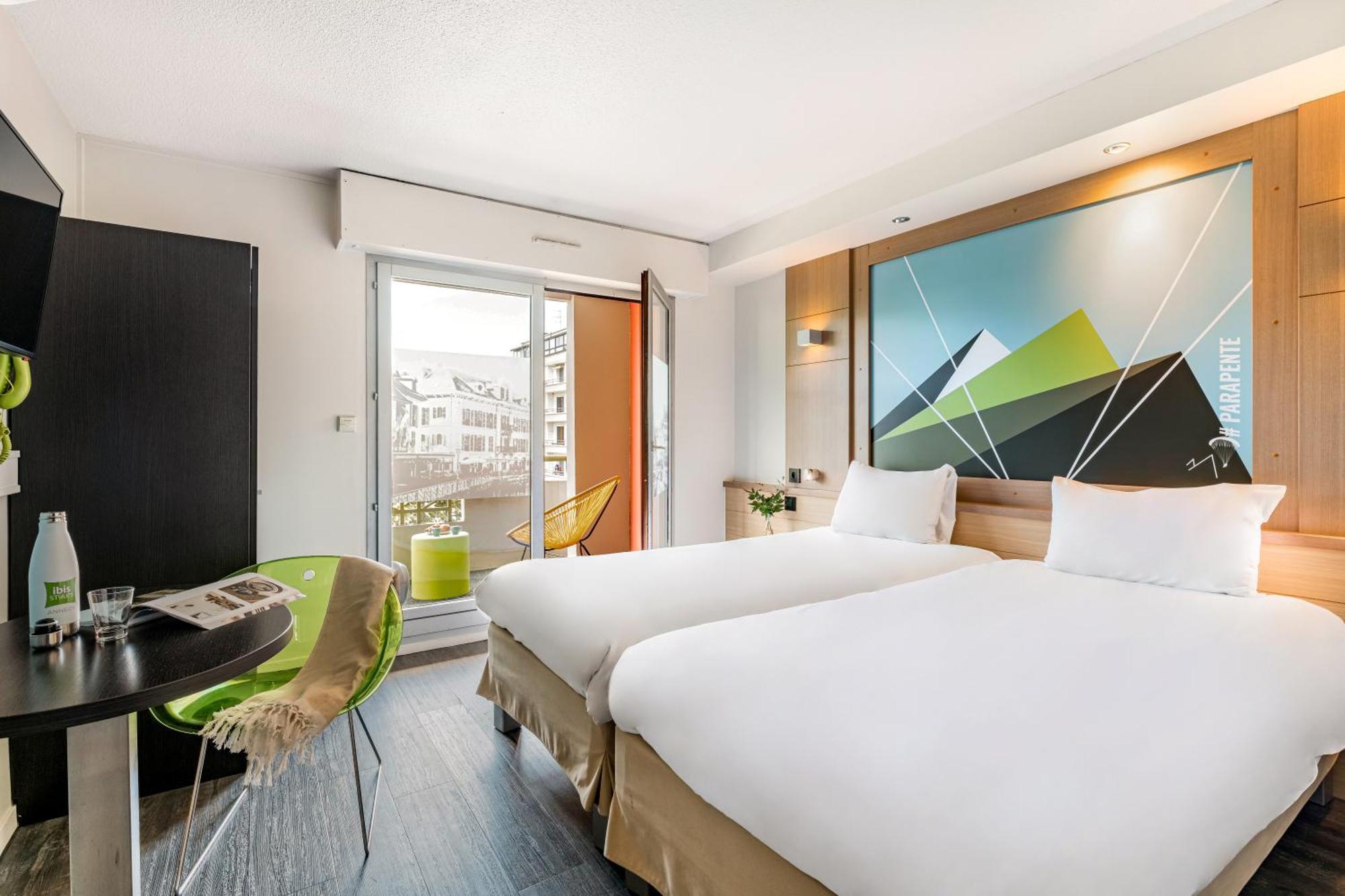 Hotel Ibis Styles Annecy Centre Gare Exterior foto